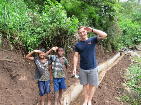 Meeting local children in Ella Sri Lanka