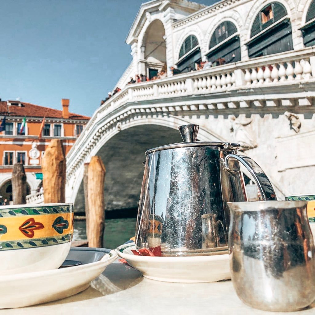 Tea and coffee at the Rialto Bridge on the Grand Canal